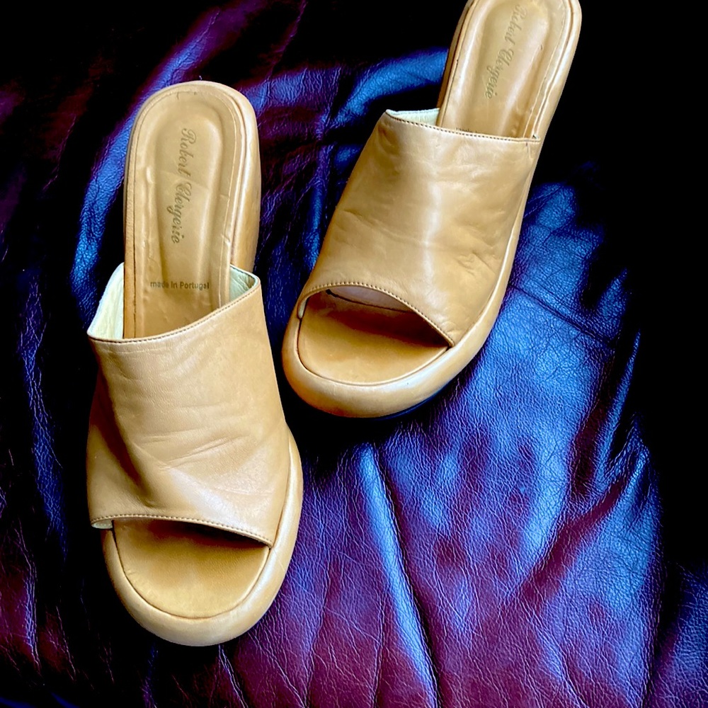 Robert Clergerie 10 all leather. Scratch on the sole of right sandal